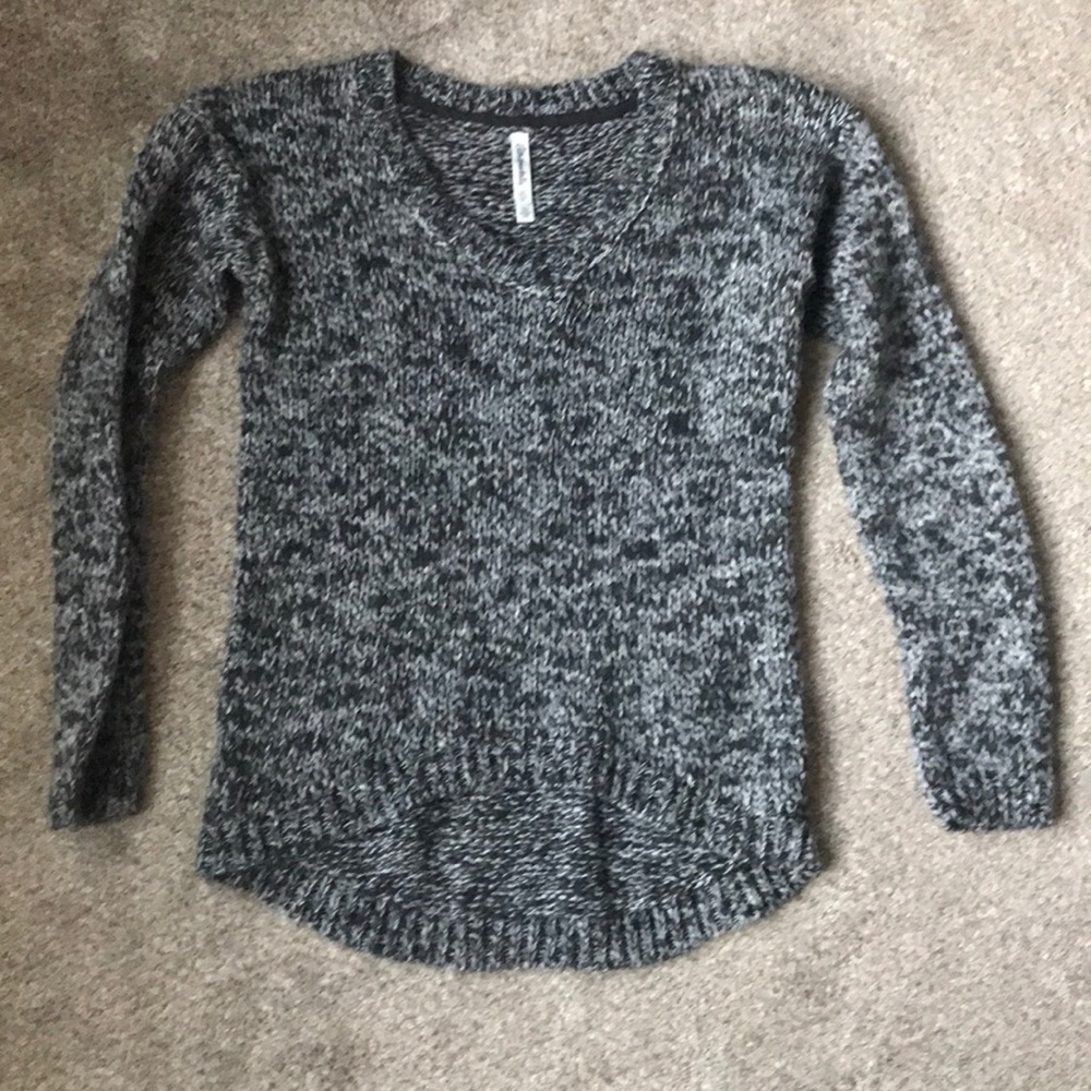 V neck knitted sweater